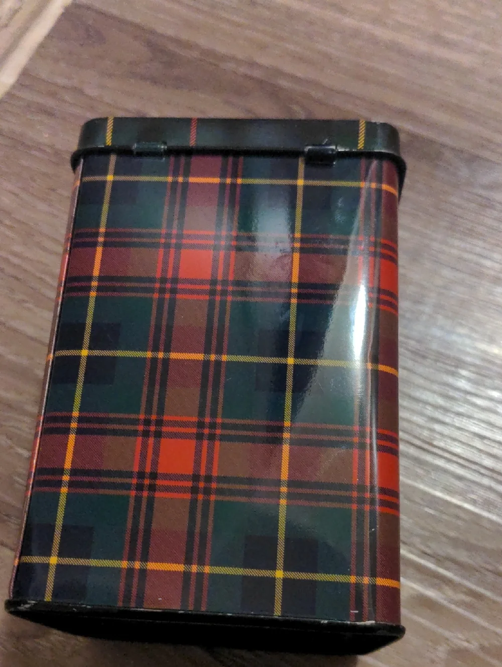 Plaid MAC cosmetics Tin Case with Gold Crest - Red & Green Tartan